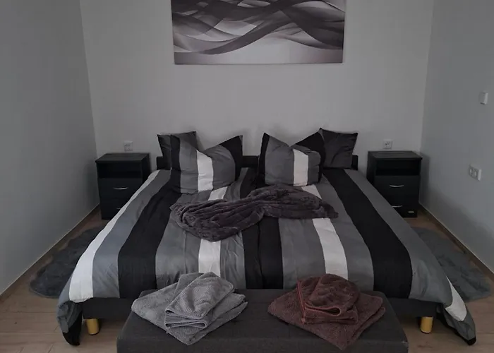 2 Familie Siegl * Pouch